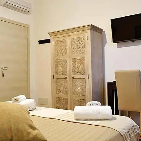 Piazza Marina 4*