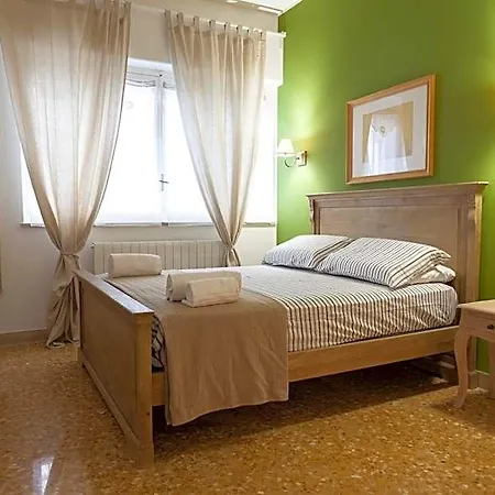 Piazza Marina 4*
