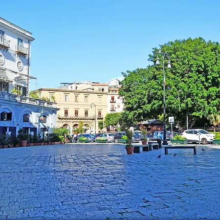 Piazza Marina Couette-café Palerme