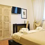 Couette-café Piazza Marina 4*